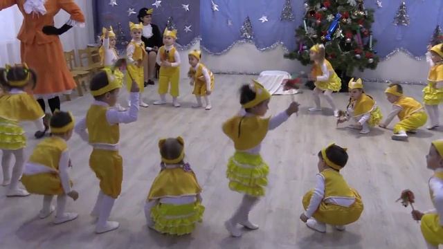 "Таночок з новорічними султанчиками" муз.кер. Цілик Л.В. смотреть онлайн