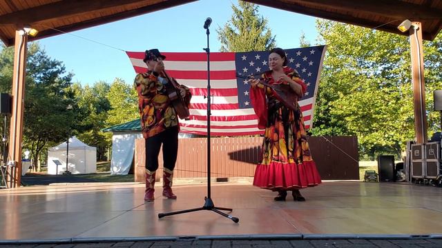 Chardash - Чардаш - Balalaika Duo at the Burlington County Amphitheater in Westampton, New Jersey смотреть онлайн