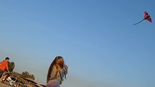 ☆彡Запускаем воздушного змея Веселое видео для детей Воздушный змей летучая мышь смотреть онлайн