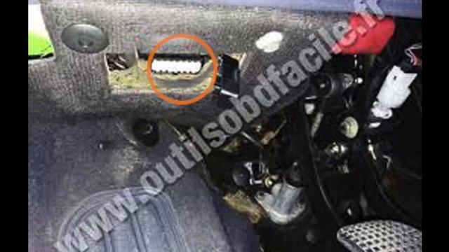 Prise OBD Fiat Bravo I (1995 / 2001) - Où trouver mon connecteur OBD2 смотреть онлайн