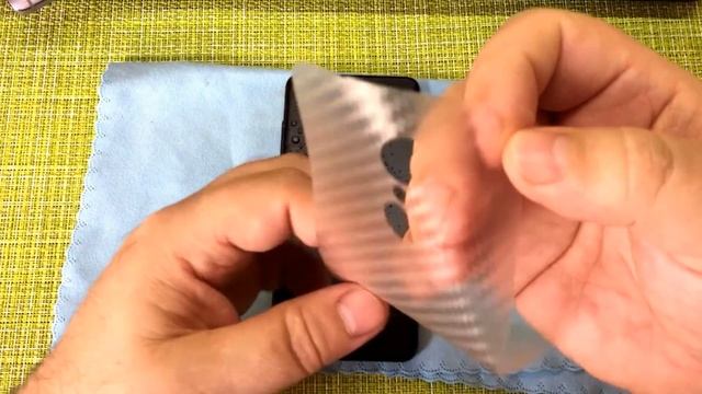 Xiaomi Redmi 5. Клеим пленку карбон на заднюю крышку (есть на все модели Xiaomi) ccылка под видео. смотреть онлайн