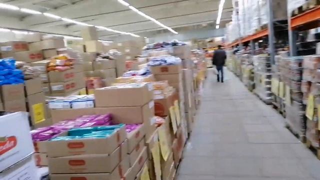 Балдела и носилась по магазинам !