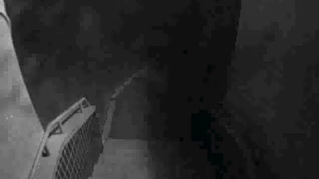 У Полтаві невідомий вже втретє розстрілює з пістолета зовнішні плафони 4-ї міськлікарні смотреть онлайн