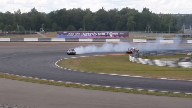 ВОРВАЛИСЬ НА DRIFT EXPO! СИЛОВОЙ ЛАВР ВАЛИТ смотреть онлайн