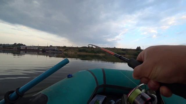 ТОП Блесна ловит ВСЕГДА!!!Рыбалка на ЖЕРЕХА и ЩУКУ с лодки!!! смотреть онлайн