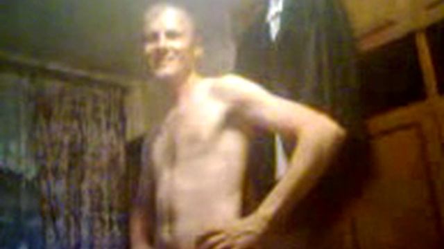 Ржака пьяный парень спит на стакане, смотреть онлайн