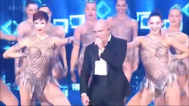 Pitbull and The Rockettes Fireball смотреть онлайн