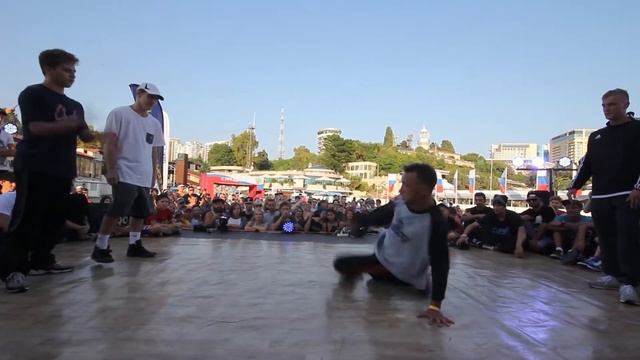 MARK & ELIZAR VS MAYKEZ & ELECTROSTYLE |1\4 FOOTWORK| OUTSTANDING 10TH ANNIVERSARY смотреть онлайн
