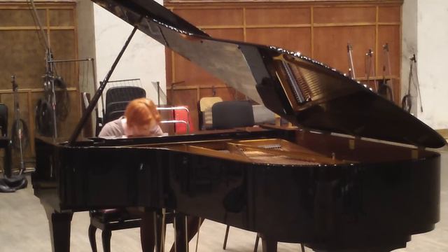 From Haydn`s sonata E-dur, Daria Gloukhova (piano) смотреть онлайн