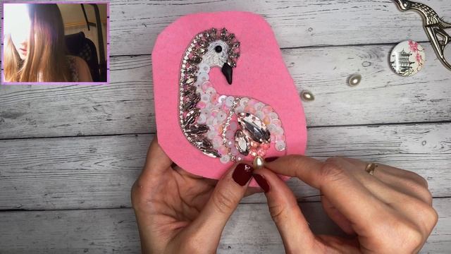 Райская птичка своими руками | брошь из перьев и пайеток | МК | DIY brooch bird of paradise смотреть онлайн