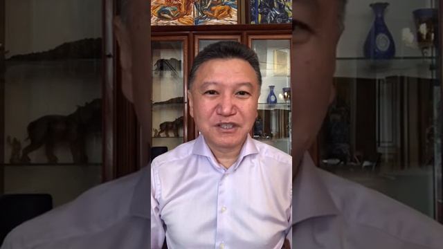 Кирсан Илюмжинов поздравляет с Днем комсомола смотреть онлайн