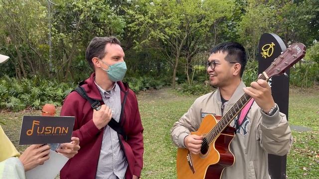 外國人也聽李榮浩 [ cc中字 ]！？ Foreigners in Taiwan also listen to Chinese Music? смотреть онлайн
