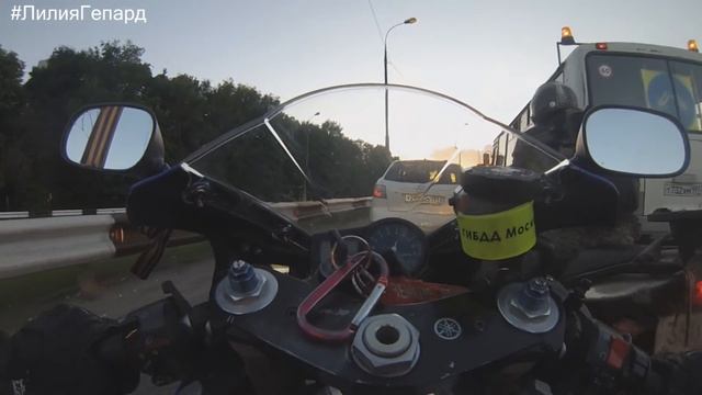 По пробке YZF R1, хонда дрозд смотреть онлайн