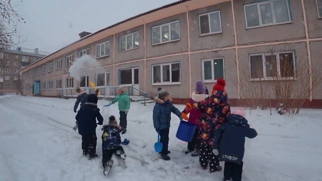 Работа в садах. Бэкстейдж. смотреть онлайн