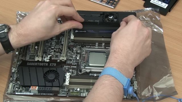 Installing 32GB DDR3 Corsair Dominator RAM on an ASUS Sabertooth X79 Motherboard смотреть онлайн