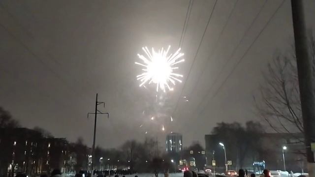 Салют около УРТ в честь Нового 2022 Года // Рязань