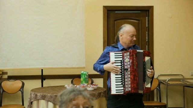 Леонид Утёсов "Шаланды полные кефали" или "Песня про Костю -моряка" (на аккордеоне) смотреть онлайн