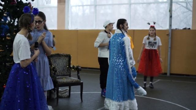 Новогодняя сказка для начальной школы (26.12.2018) - Школа 152 смотреть онлайн