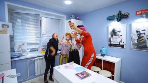СТРАШНАЯ УЧИЛКА СТАЛА БОГАТОЙ ШКОЛЬНИЦЕЙ ПАРНИ ВСЕ ИСПОРТИЛИ!