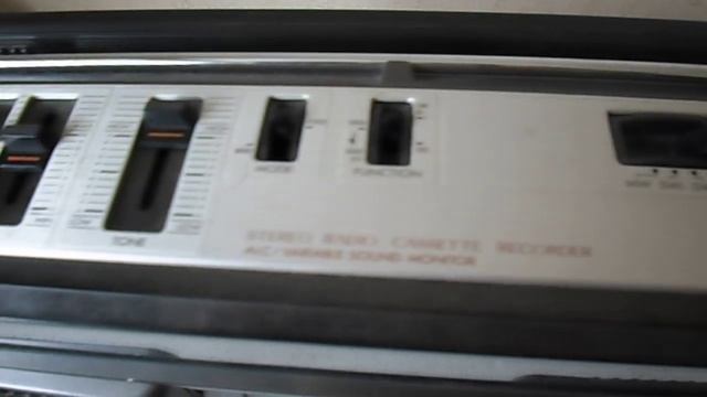 кассетный магнитофон JVC, модель: RC-636JW смотреть онлайн