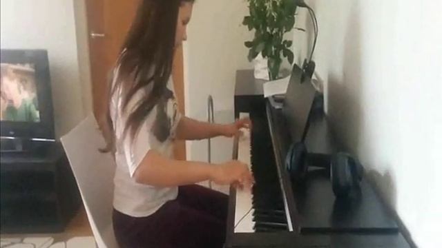 Нашей внучке 15 лет. Играет для нас. 19.05.16 г. смотреть онлайн