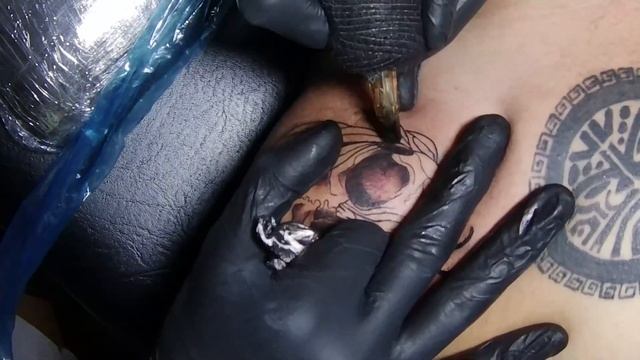 Golden Skull Tattoo Timelapse смотреть онлайн