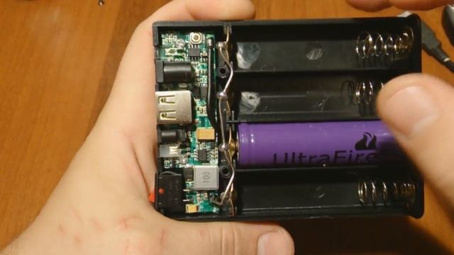 Портативный USB зарядник на основе 4-х элементов 18650 смотреть онлайн