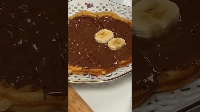 WAFFLE SEVMEYEN VAR MI HELE HELE NUTELLALI??? смотреть онлайн