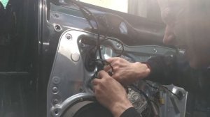 Как снять заменить стекло передней двери VW TIGUAN (2013) demontaz zamiana szyby drzwi przod!