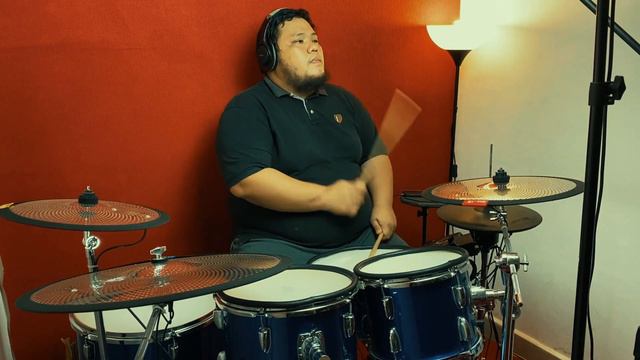 PLUG IN BABY- MUSE DRUM COVER смотреть онлайн