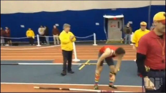Multi-View 15'1" Pole Vault смотреть онлайн
