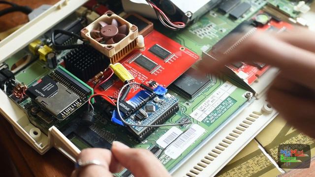 Kickstart Rom Switcher V2 in the Amiga 600 смотреть онлайн