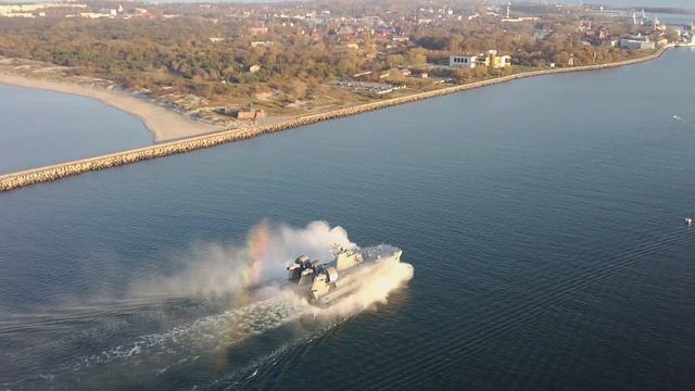 Балтийск. Десантный корабль на воздушной подушке "Зубр". Калининградская область. (Fimi A3) смотреть онлайн