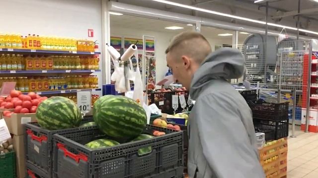 Лайфхак: Как правильно проверять арбуз на спелость! смотреть онлайн