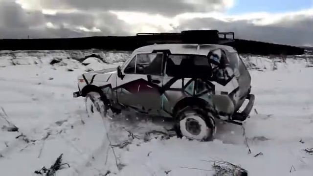Нива на калесах УАЗа по первому снегу. смотреть онлайн
