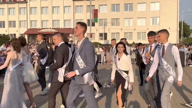 Вручение аттестатов/Выпускники2023/сш№1/Несвиж/площадь смотреть онлайн