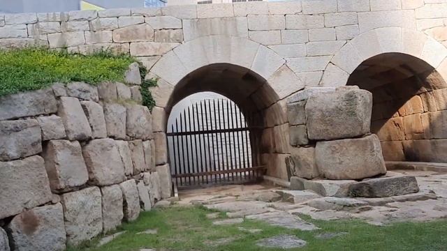 Dong-dae-mun Design Plaza.... Building with award winning architecture смотреть онлайн