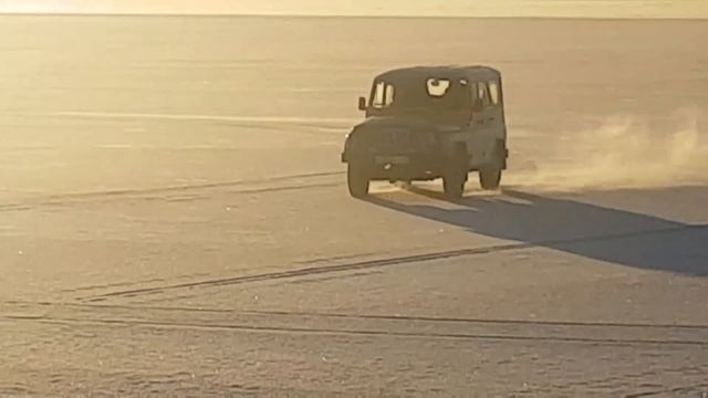 Покатушки по льду Онежского озера на УАЗике -25 HD1080p смотреть онлайн