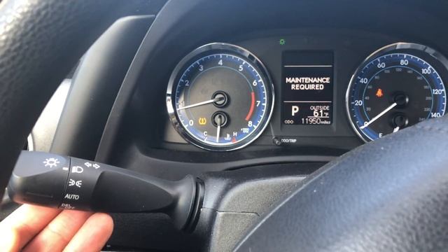 TOYOTA COROLLA - TURN SIGNAL CONTROLS- HOW TO TURN ON AND OFF смотреть онлайн