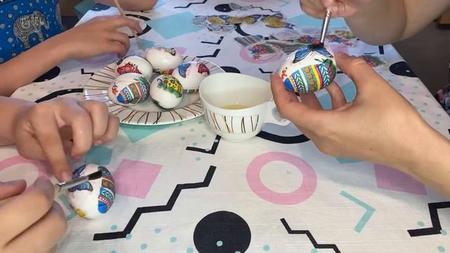 С ВЕЛИКИМ ПРАЗДНИКОМ СВЕТЛОЙ ПАСХИ 2021! 2 СПОСОБА УКРАШЕНИЯ ЯИЦ! ПЕЧЁМ МОРКОВНЫЕ КЕКСЫ! смотреть онлайн