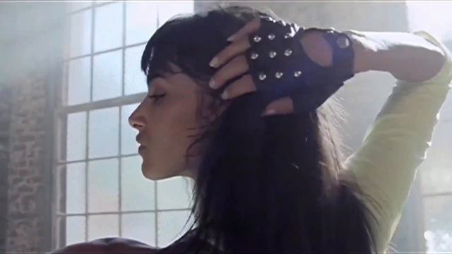 Sofia Boutella Amazing Dance Moves смотреть онлайн