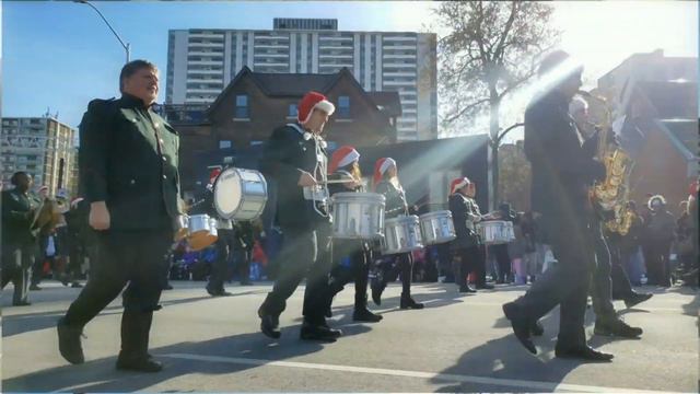 Going To The Toronto SANTA CLAUS PARADE! | We Saw MARY BERG and JOHN TORY! смотреть онлайн