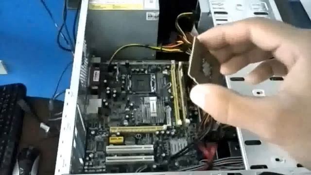 QUAL É MELHOR CELERON D OU PENTIUM DUAL CORE UPGRADE DO PROCESSADOR смотреть онлайн