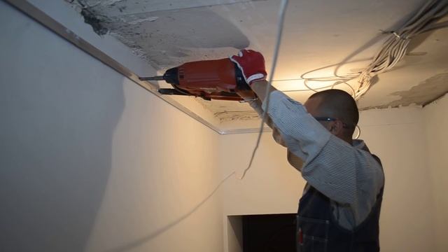 монтаж багета натяжного потолка пистолетом Hilti GX120 смотреть онлайн