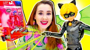 Куклы Леди Баг и Супер Кот спасают Бен 10! Видео про игры с супергероями. Игровой набор для детей