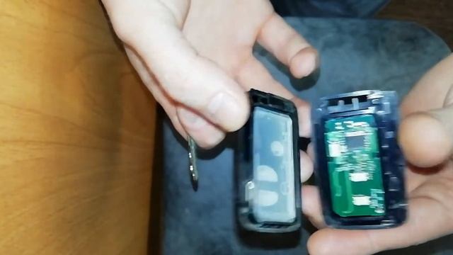 Замена батареи ключа Subaru Forester SJ смотреть онлайн