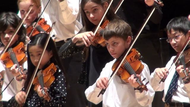Minuet 3 by Bach - Montreal Suzuki Violin Christmas Concert 2014 смотреть онлайн
