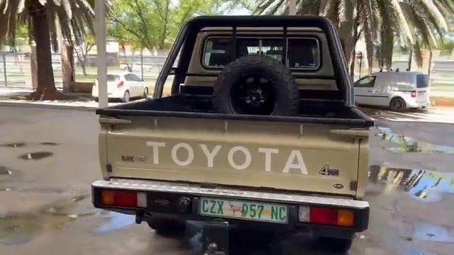 Toyota Land Cruiser 79 4.5 V8 4X4 PU DC смотреть онлайн