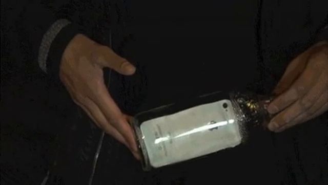 Айфон В Бутылке.GIF (IPhone In A Bottle Magic Trick) смотреть онлайн