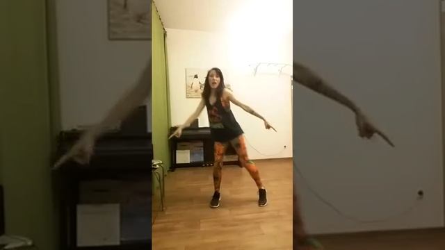 Zumba, базовый урок с Лидией Сыроватской 13.04.2020 смотреть онлайн